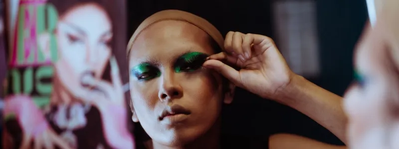 5 passos práticos: como dar curso de automaquiagem online?