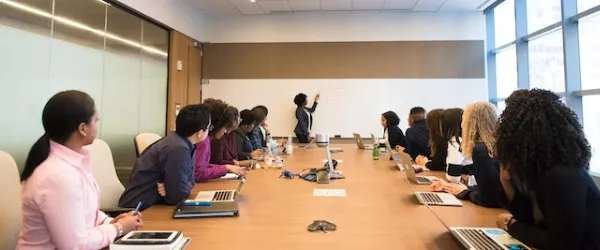 Crowdfunding: o que é, vantagens, riscos e como desenvolver projetos